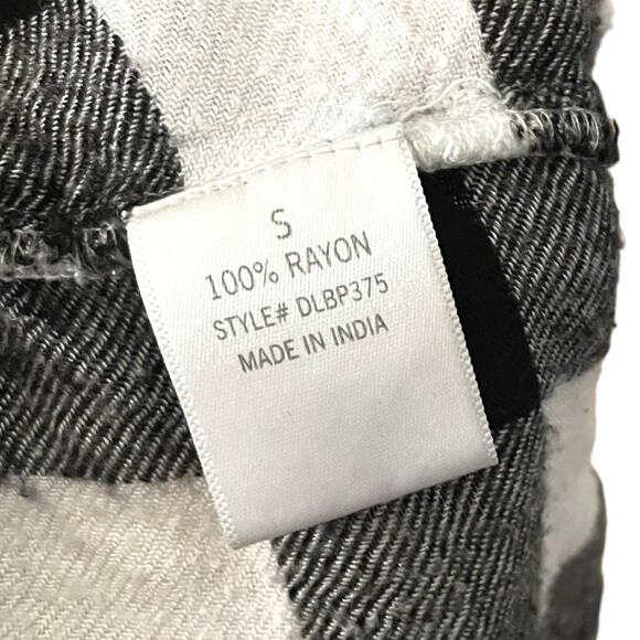 3/$15 Harper Heritage Black and White Plaid Button Down Long Sleeve Fall Blouse - Picture 4 of 6